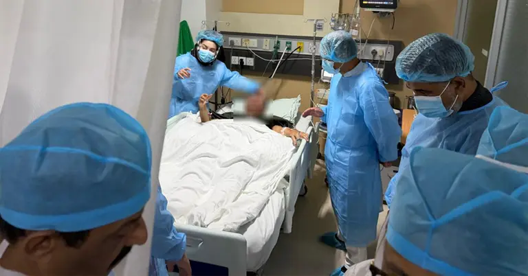 মির্জা আব্বাসকে দেখতে হাসপাতালে প্রধানমন্ত্রী